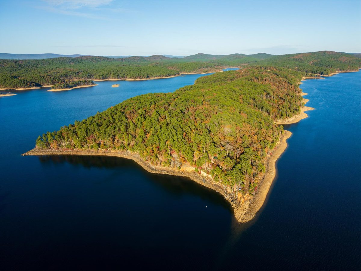 Overlooking the peninsula that is home to Lake Ouachita State Park. Photo by DronePhotographer / Wikimedia Commons
