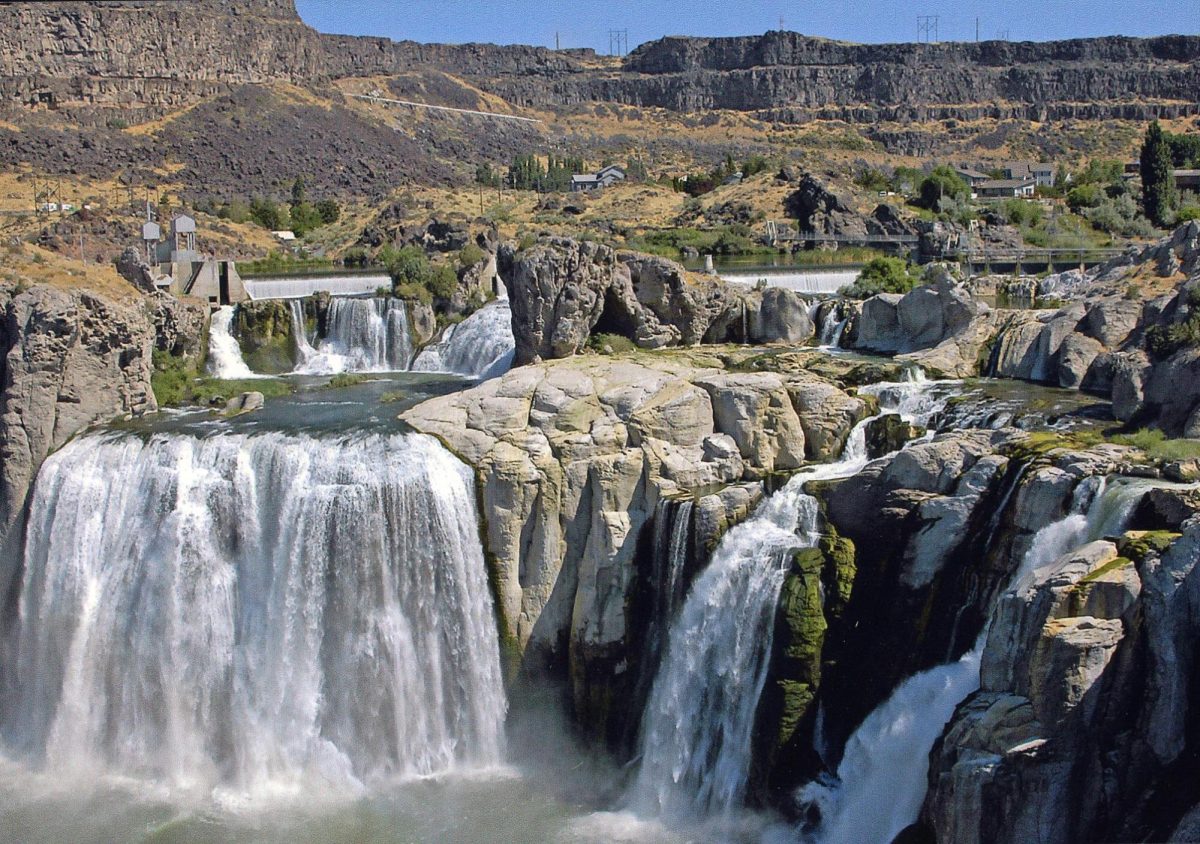 Shoshone+Falls+on+the+Snake+River+in+Twin+Falls%2C+Idaho.+Photo+by+Cliff+Day+%2F+Wikimedia+Commons
